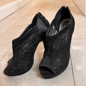 De Blossom Collection lace heels (women US 6)